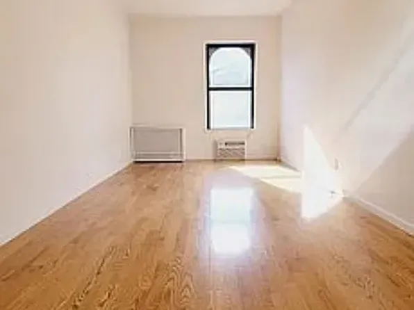 335 West 29th Street image 1 of 5