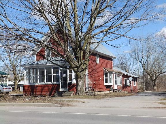 2nd image of 17 Gouverneur St
