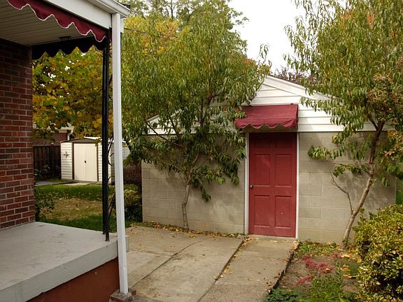 2nd image of 835 Minoma Ave