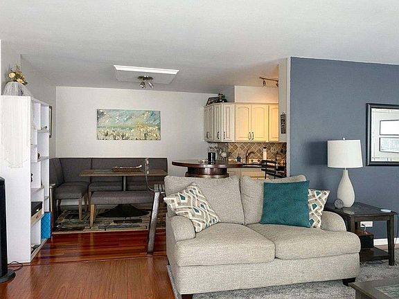 5th image of 40 N Tower Rd APT 7L