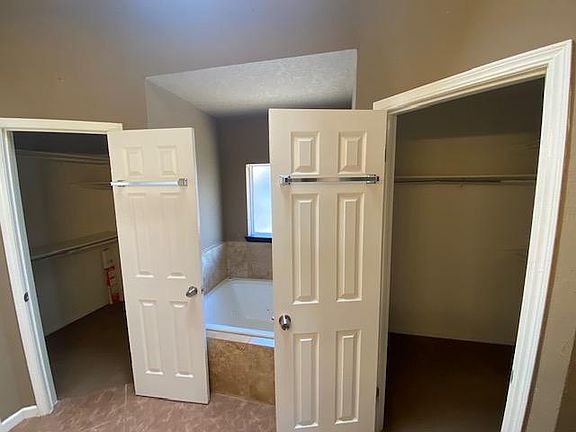 5th image of 2105 Summer Hollow Ln