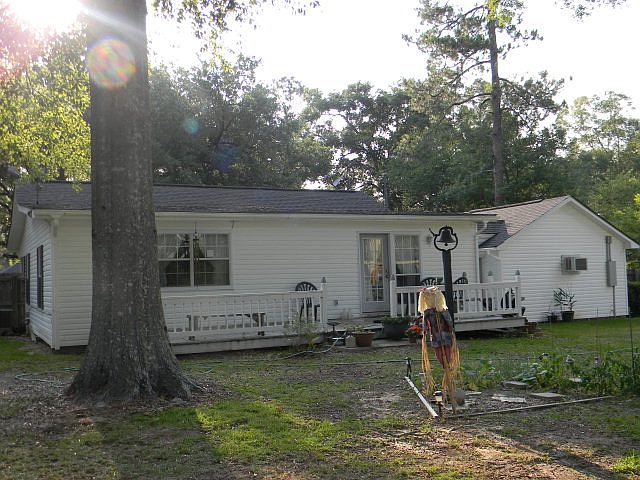 2nd image of 704 N Main St