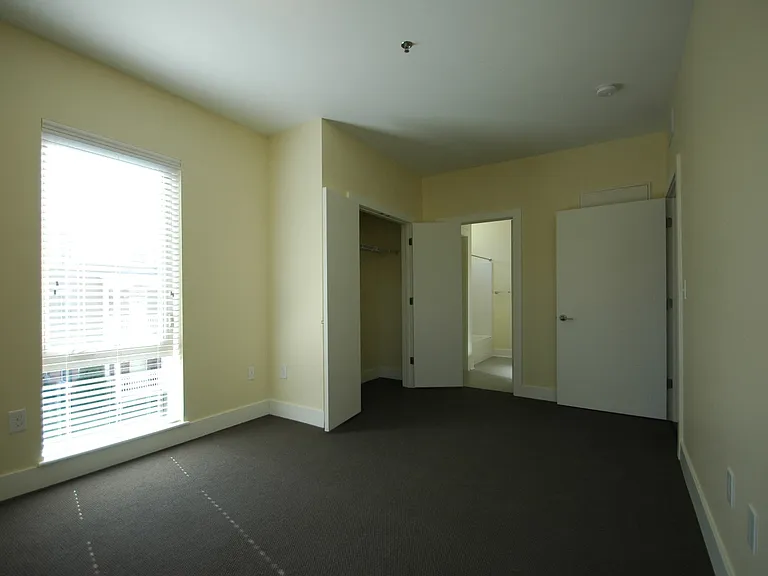 410 S Hancock St — Photo 5