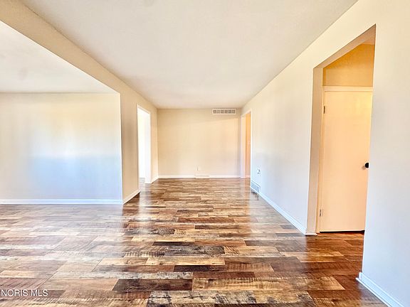 5th image of 5307 Clover Ln