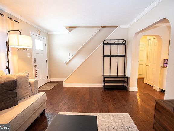 4th image of 452 Elm Ave