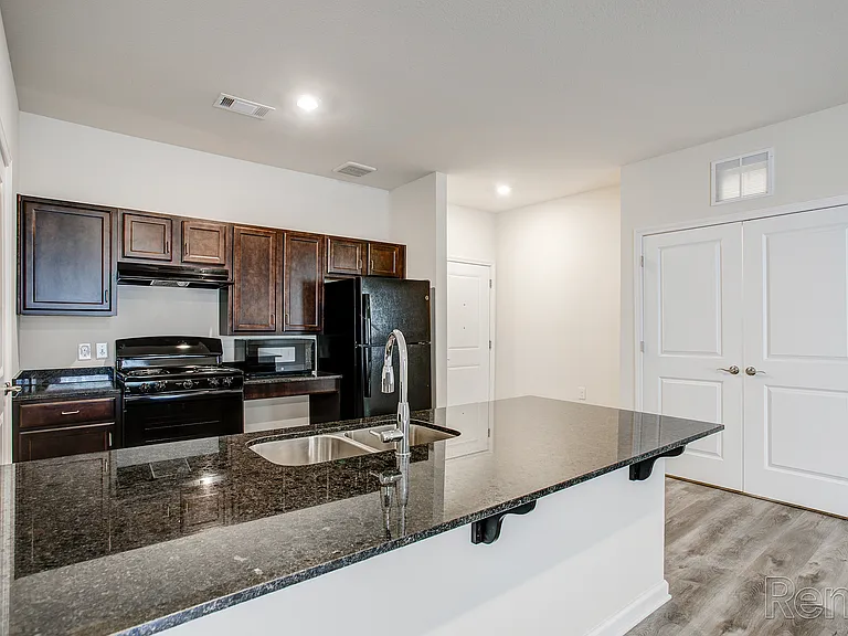 Hummingbird Hill Apartments — Photo 13