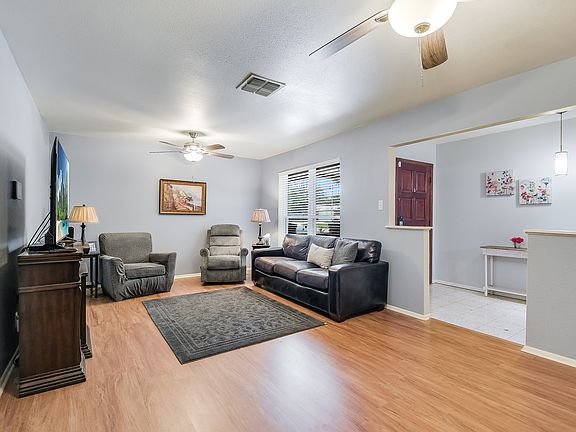 4th image of 302 Madrid Dr