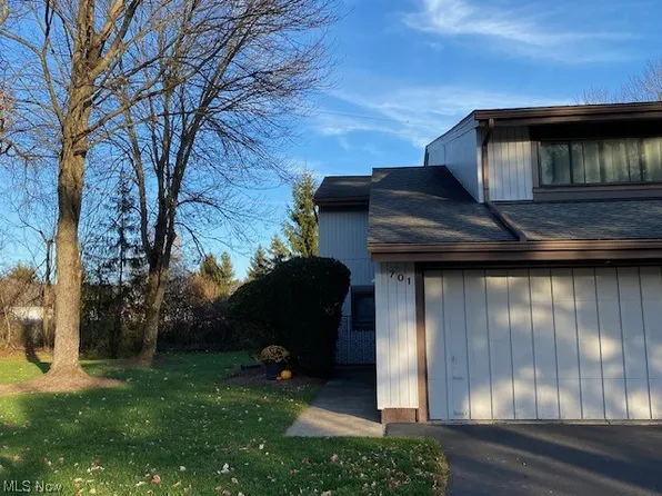 701 Tinkers Ln #2101, Sagamore Hills, OH 44067