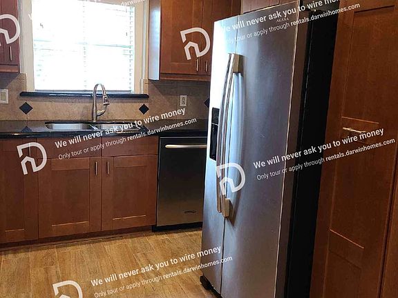 3rd image of 811 Lovett Blvd APT 26