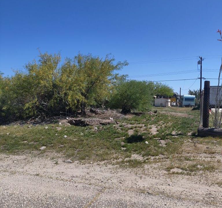 2nd image of 211 Indio Ave