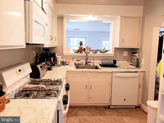 5th image of 2205 Grayson Pl
