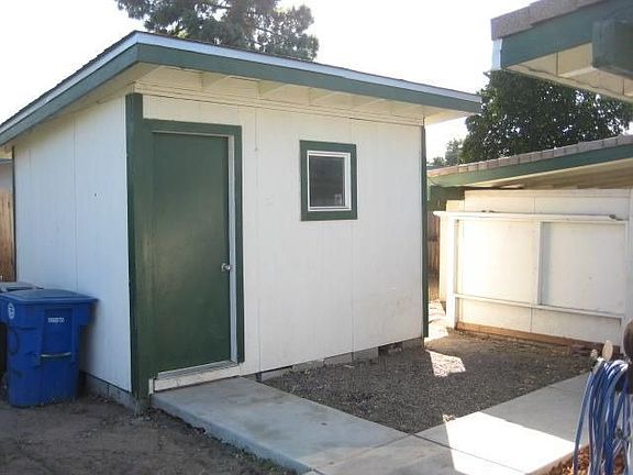 4th image of 328 Edward Ave