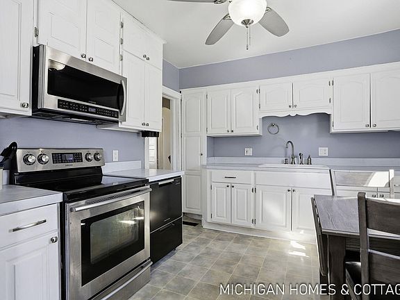 4th image of 736 Lincoln Ave