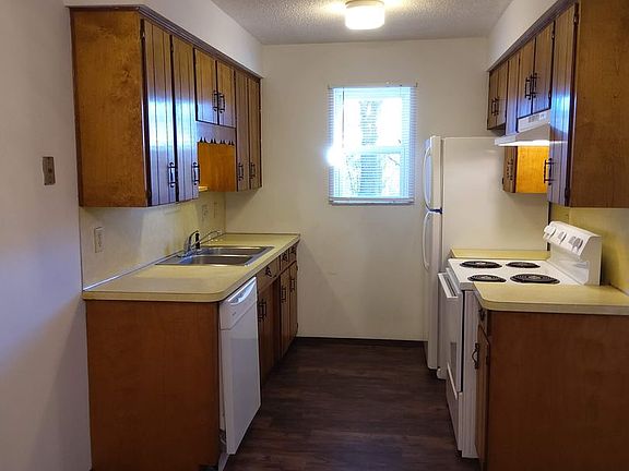 2nd image of 604 Boxwood Dr #2