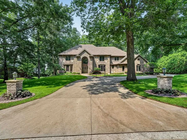 205 Greenfield Dr, Middlebury, IN 46540