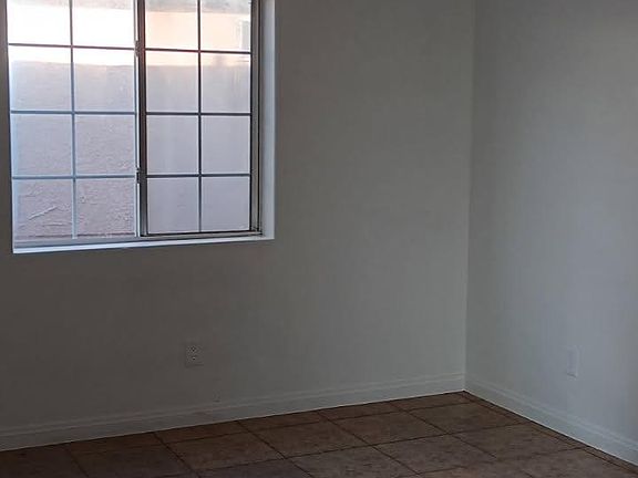 3rd image of 10404 S Wilmington Ave