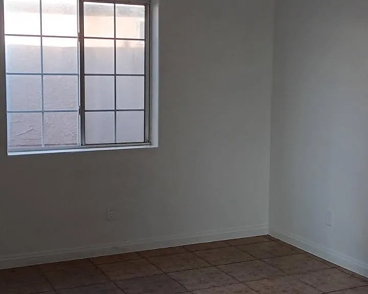 10404 S Wilmington Ave — Photo 3