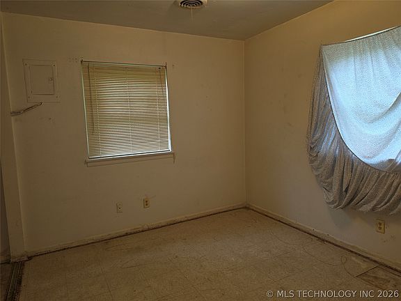 3rd image of 1106 W Hickory St