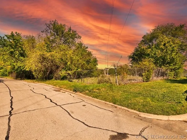 E 136th Pl, Glenpool, OK 74033