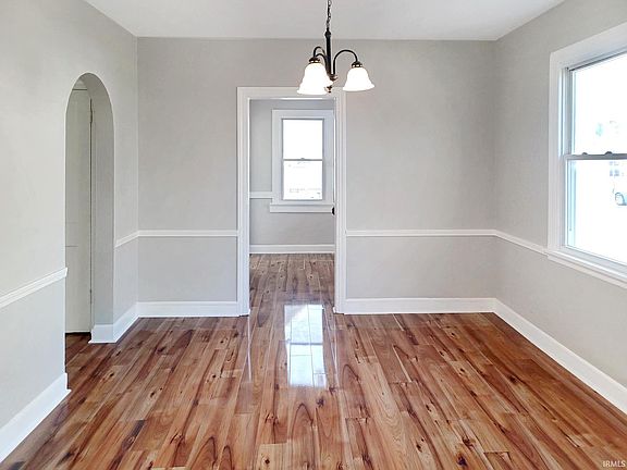 3rd image of 916 Washington Ave