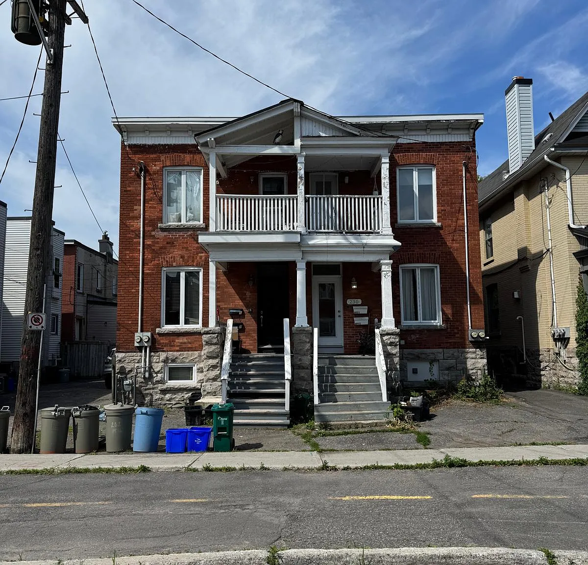 230 Percy Street - 1 Bedroom + Den - Move-In Ready! — Photo 2