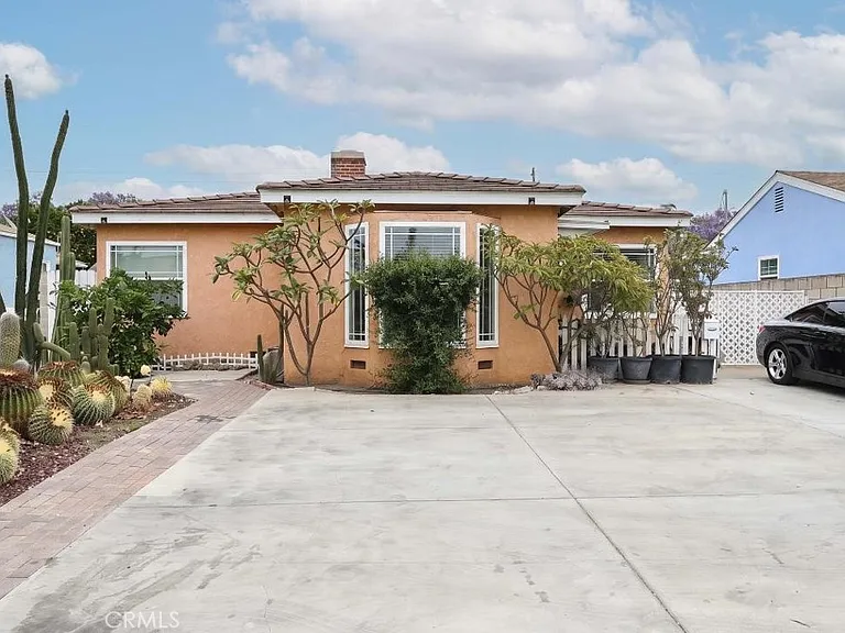 1229 S Flower St — Photo 2