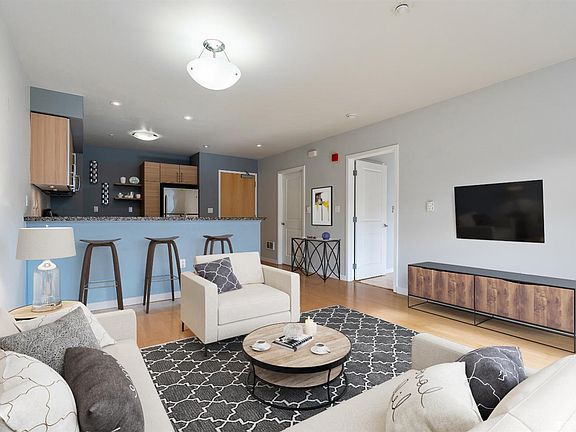 2nd image of 329 E Bay St #402