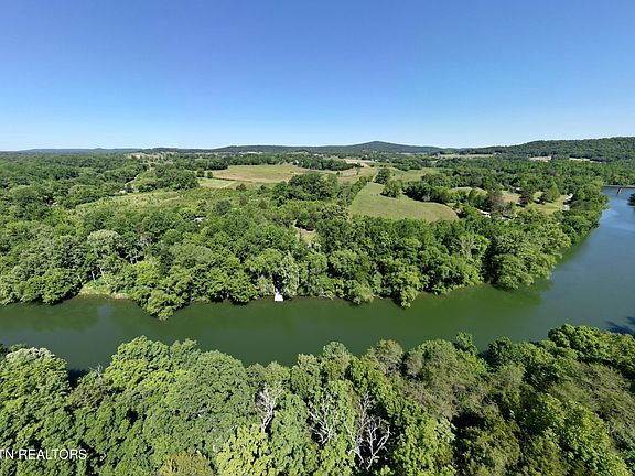 5th image of 983 River Hill Rd