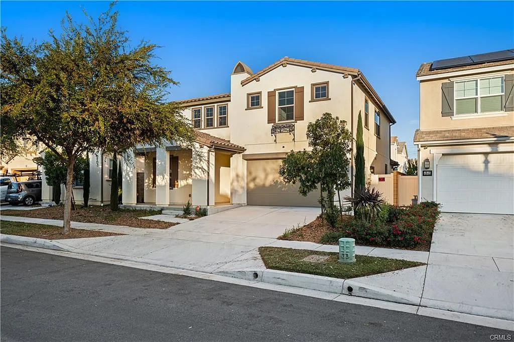 4 bed, 2536 sqft, $3,900 — Photo 3