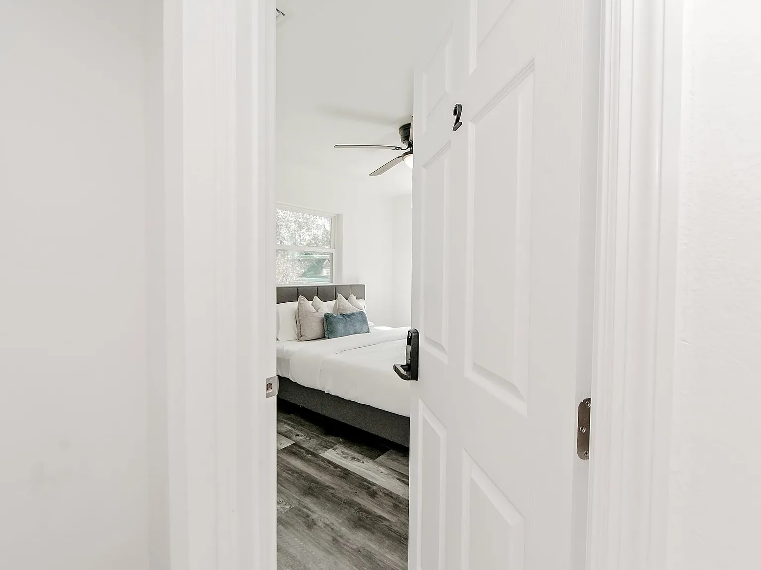 4 bed, 1.0 bath, 1200 sqft, $845 — Photo 2