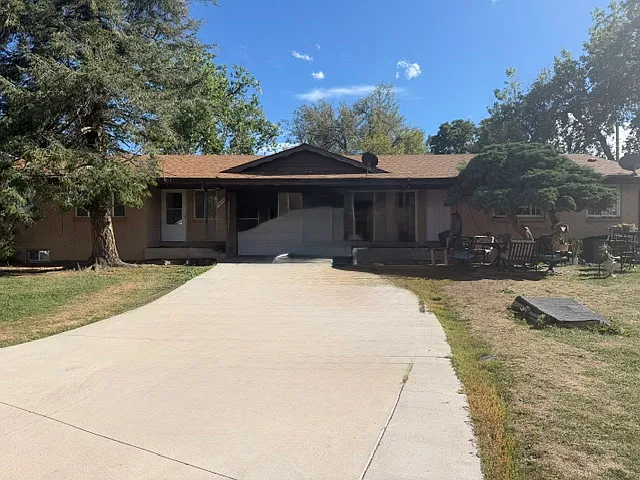 W 25th Pl, Lakewood — Photo 1