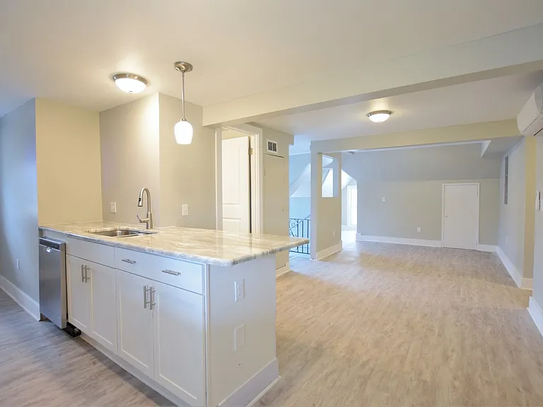 1002 N Aurora St — Photo 41