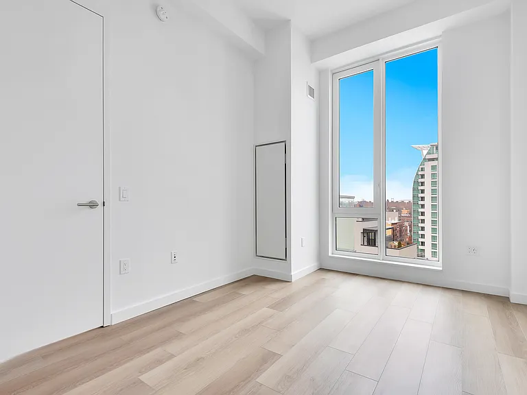 29-17 40th Ave #401 — Photo 2