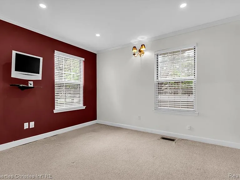 6651 Hearthside Ct — Photo 15
