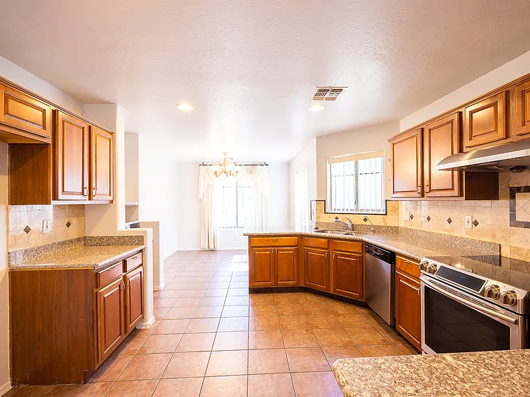 9233 W Mackenzie Dr — Photo 12