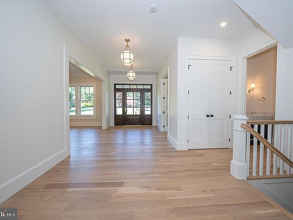 4th image of 2074 Fox Creek Rd