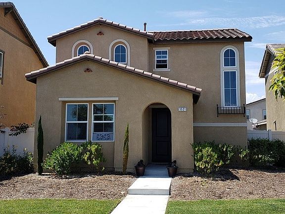 3rd image of 3521 Kings Canyon Dr