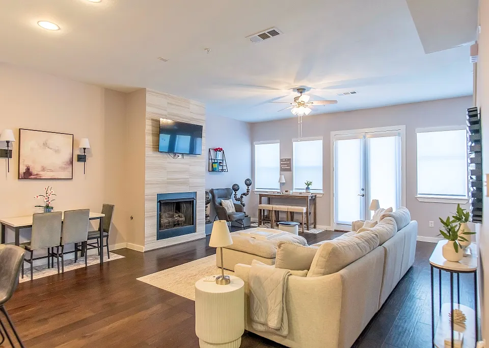 1211 Beaconsfield #602