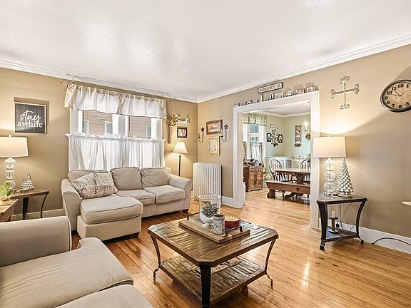 5th image of 810 W Main St