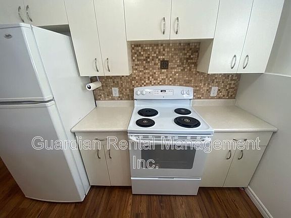 2nd image of 1522 Walsh St E APT B