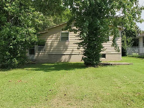 5th image of 1009 S Land St