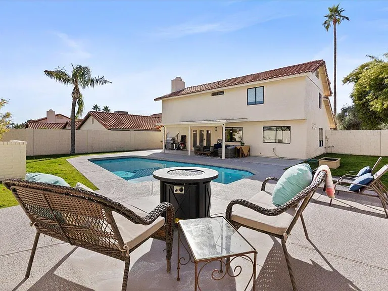1745 N La Rosa Dr — Photo 35