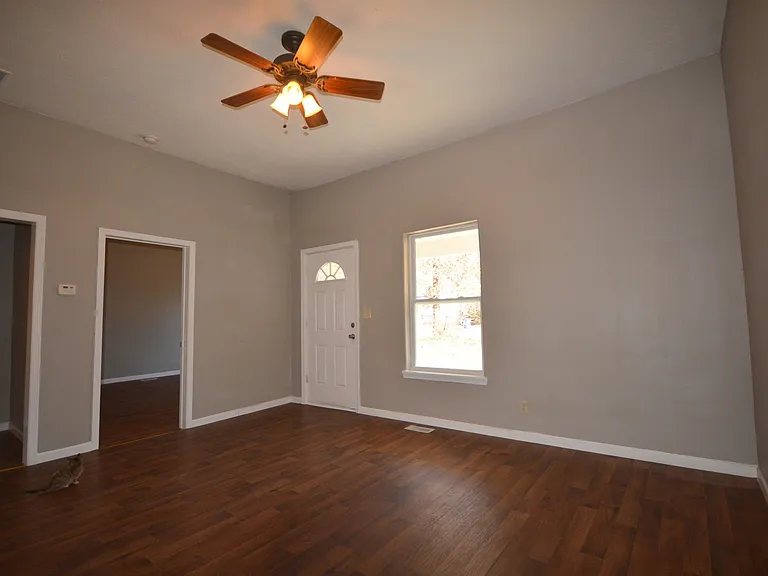 1211 N Rogers Ave — Photo 5