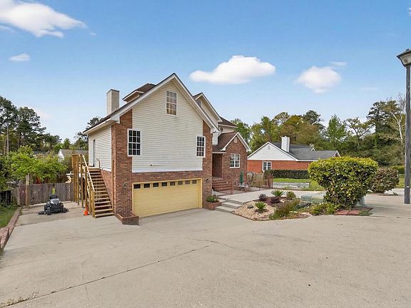3rd image of 68 Woodlawn Ln