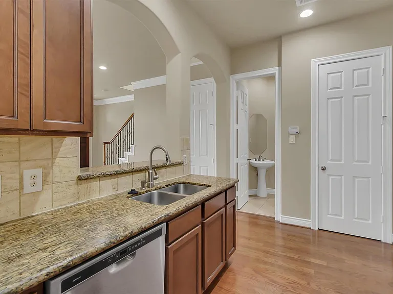 9006 Lakes At 610 Dr — Photo 12