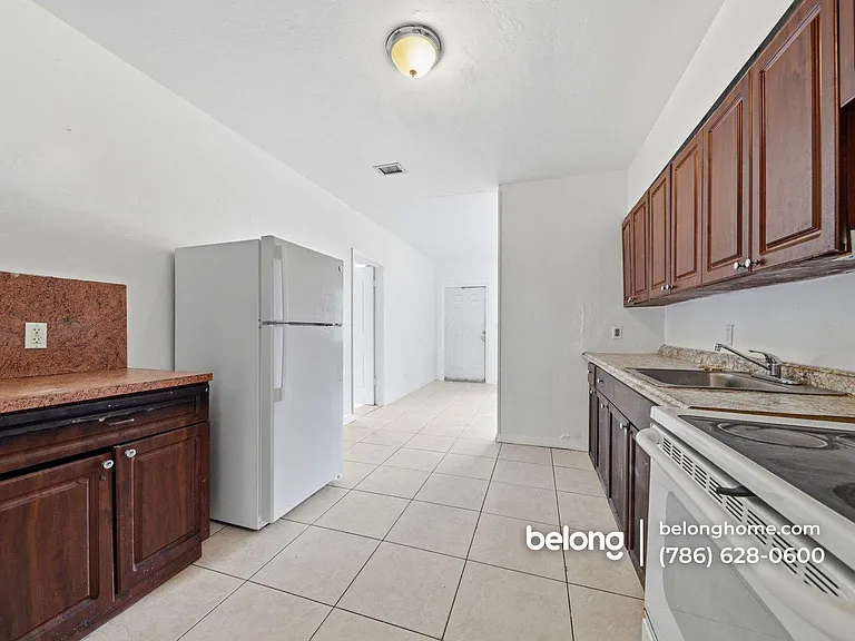 280 Seaman Ave — Photo 6
