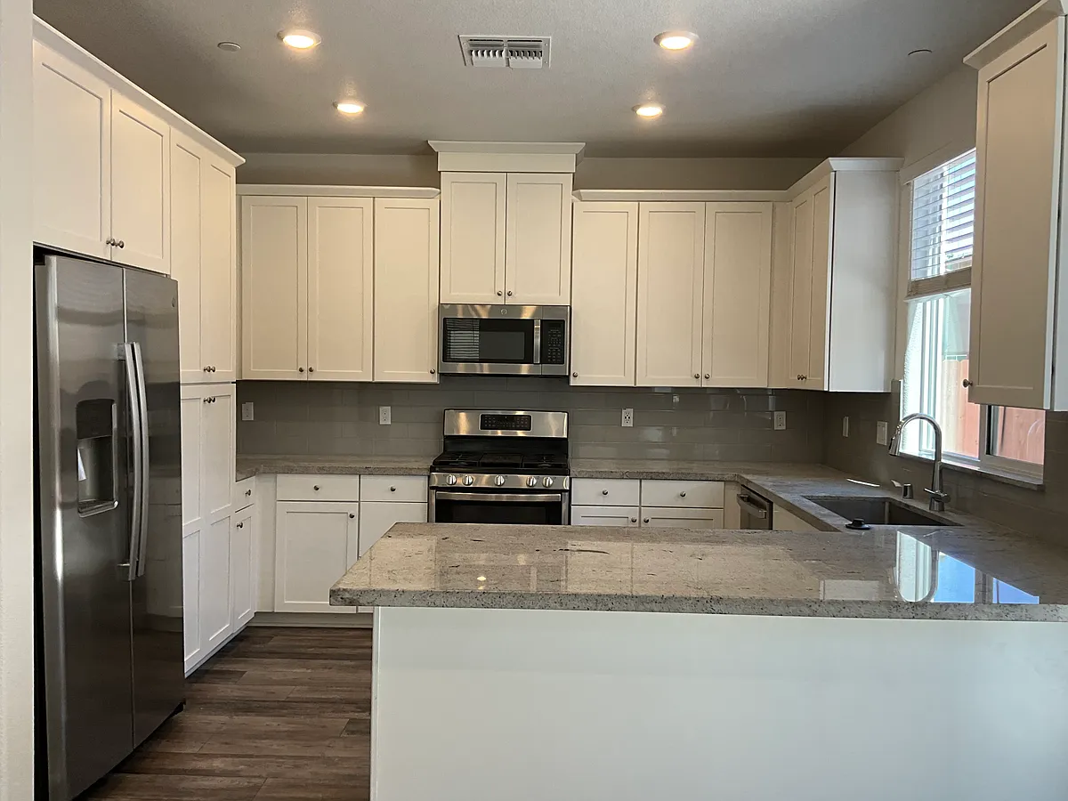 Building Photo - 3249 Garibaldi Dr