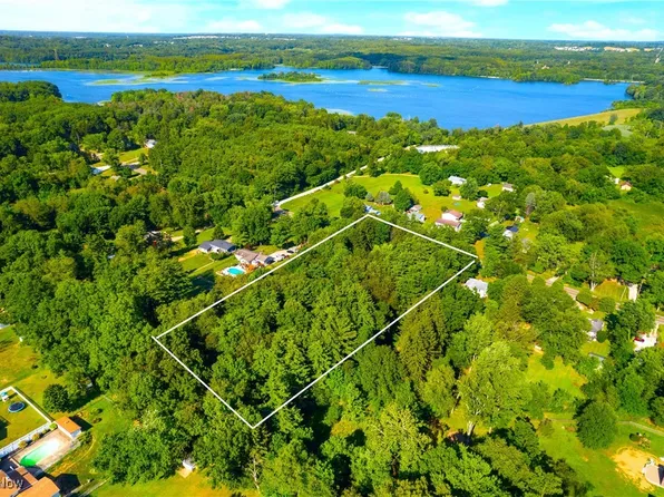 S V L Main St, Clinton, OH 44216