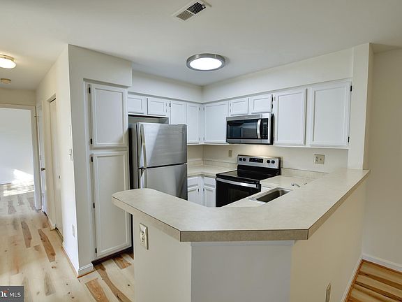 5th image of 6908 Victoria Dr Unit G