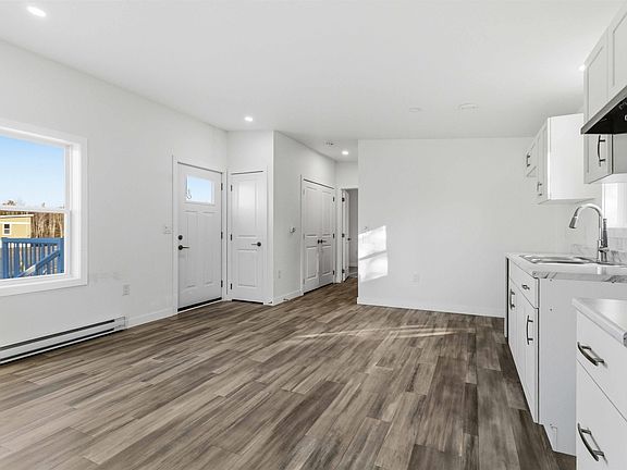 5th image of 4 Pebble Lane West St